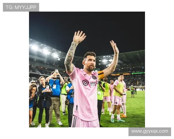 梅西加盟迈阿密国际后首场比赛精彩回顾，助攻与进球双重表现震撼全场