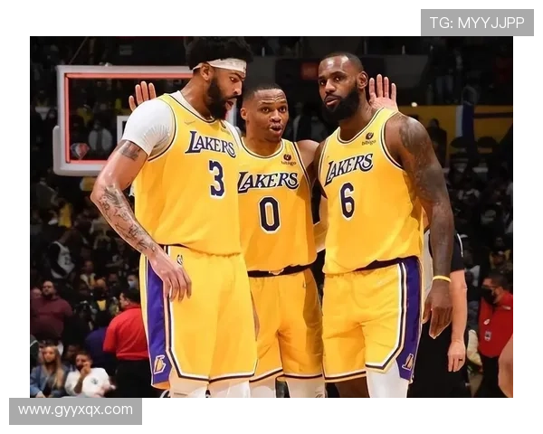 詹姆斯谈湖人新赛季阵容变化：目标不仅是晋级季后赛，更要冲击总冠军